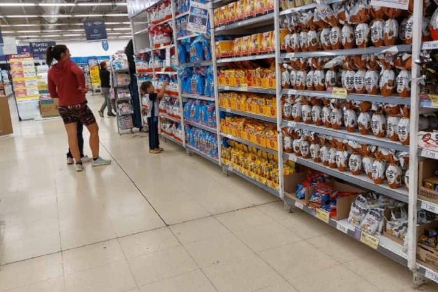 Góndolas llenas y pocas ventas: el impacto de los precios en los huevos de Pascua