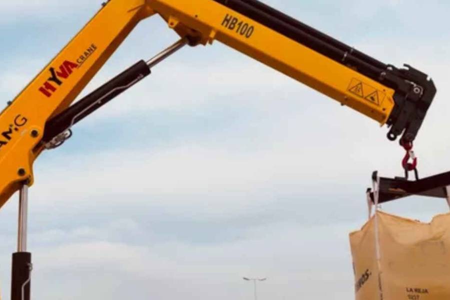 Lo aplastaron bolsones de áridos