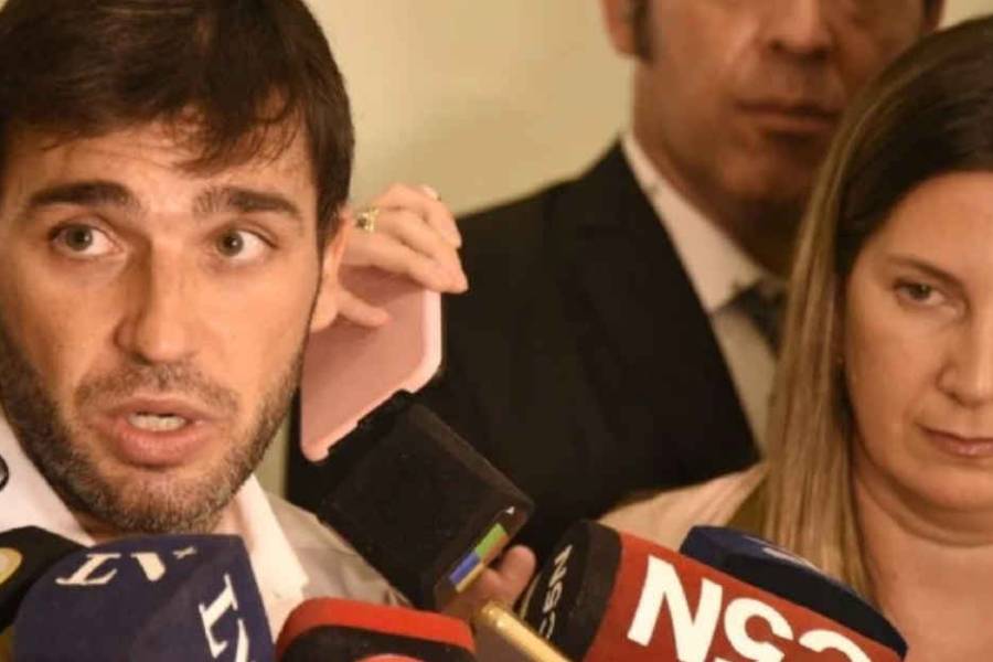 El Gobernador de Chubut denunció al juez que ordenó a una obra social cubrir una cirugía estética millonaria