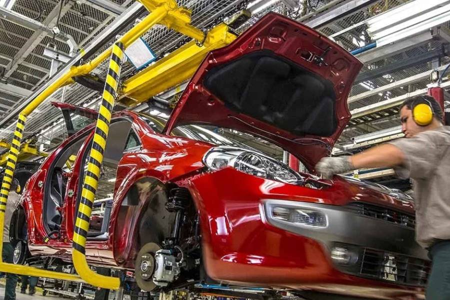 En marzo hubo una fuerte suba en las ventas de autos pero bajó la producción
