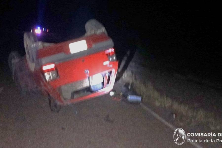 Tras volcar su automóvil falleció