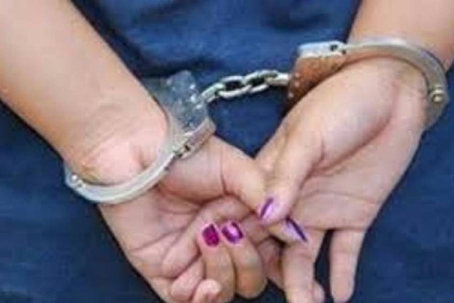 Discutió con su mujer y terminó con un tenedor clavado en la mano