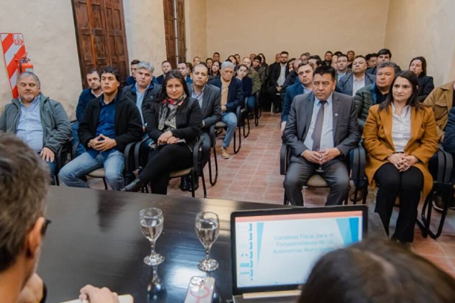 Jalil volverá a reunir con intendentes por la incertidumbre económica