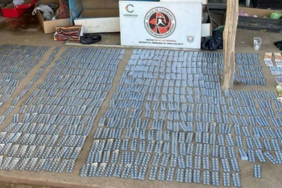 Detienen a dos personas y secuestran cocaína, marihuana, pastillas y más de $2 millones en efectivo