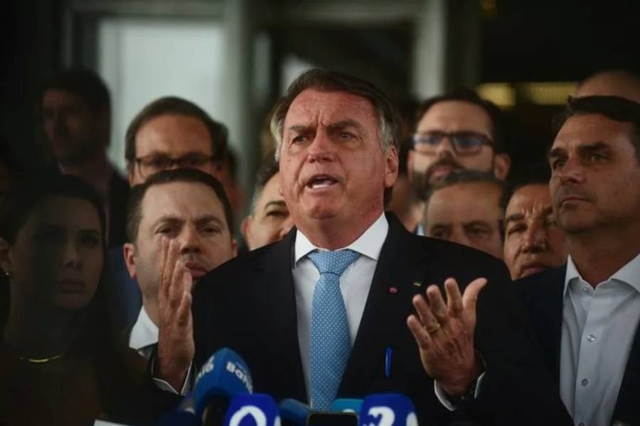 Bolsonaro, operado y estable en terapia intensiva