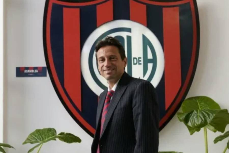 Escándalo en el fútbol argentino: una cámara oculta muestra al presidente de San Lorenzo recibiendo dólares