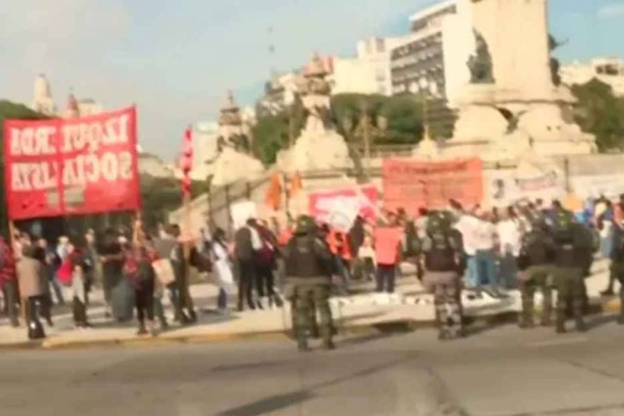 Tensión frente al Congreso: protesta de jubilados, con incidentes y detenidos