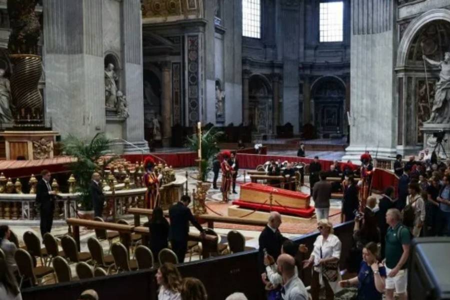 Más de 100.000 personas ya despidieron al papa Francisco