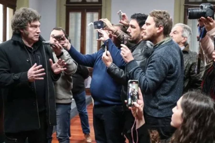 Desde que asumió Javier Milei, Argentina cayó 47 posiciones en el ranking de libertad de prensa
