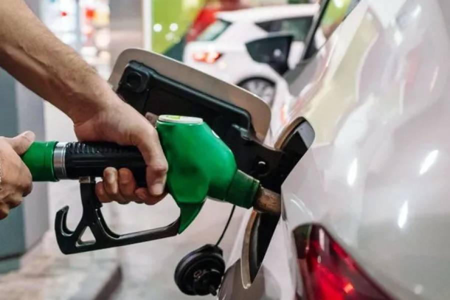 Suben los impuestos a los combustibles: cuándo aumenta la nafta