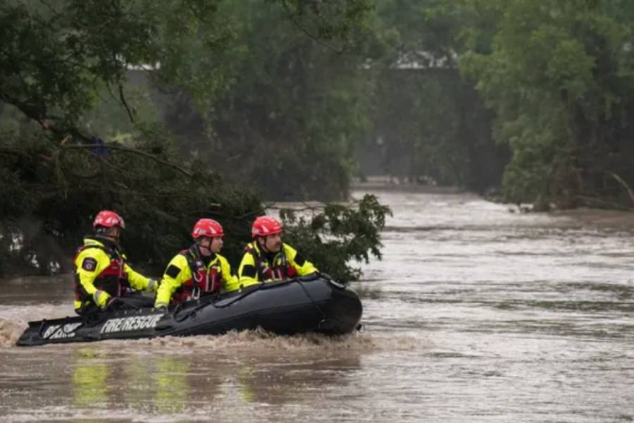 Inundaciones en Texas dejan al menos 24 muertos y 20 nenas de un campamento desaparecidas