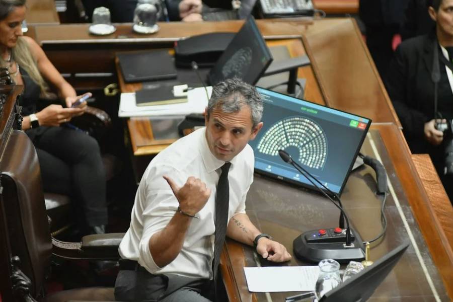 Martín Menem admitió tensiones con Santiago Caputo y pidió dejar de exponer las críticas internas del espacio