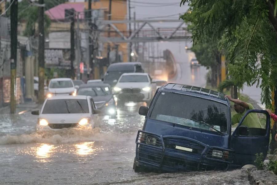 El huracán Melissa de categoría 5 avanza y alertan por efectos catastróficos: 