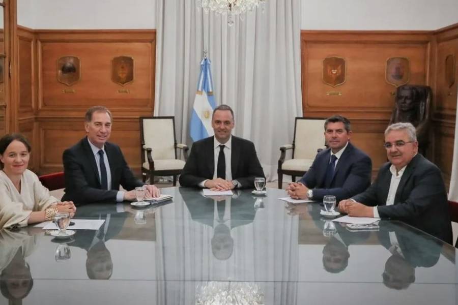 Adorni y Santilli se reunieron con los gobernadores de Catamarca y San Juan