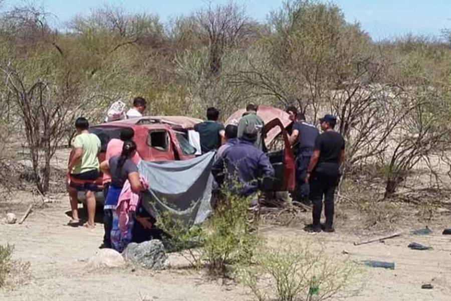 Tres mujeres heridas tras volcar en una camioneta 