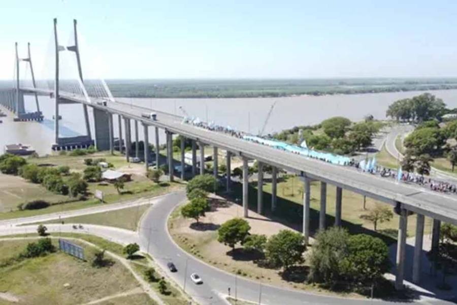 El Gobierno firma los primeros contratos para privatizar rutas nacionales: qué va a pasar con los peajes