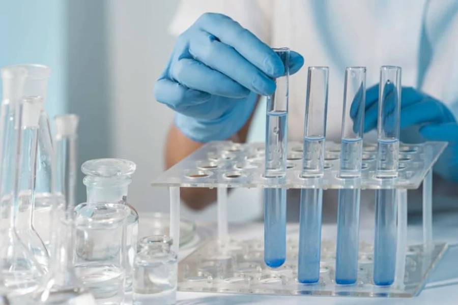 Alerta por nueve laboratorios que fueron inhabilitados por la ANMAT: los motivos