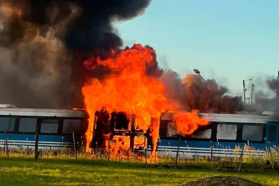 Se incendiaron vagones del Tren de las Sierras y causó alarma