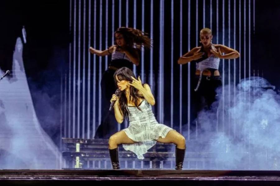 Lali Espósito sacudió el Cosquín Rock con un cover de Sumo, ¿y un nuevo mensaje a Javier Milei?