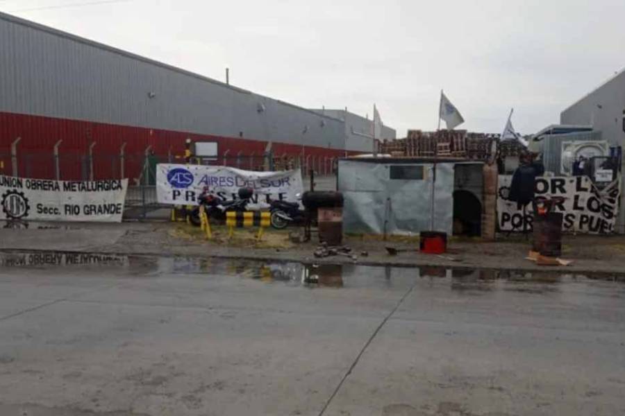 Tensión en la Patagonia: trabajadores toman fábrica ante posibles despidos