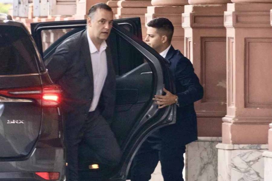 Se estableció quién será el jefe de Gabinete interino en caso de ausencia temporal de Adorni