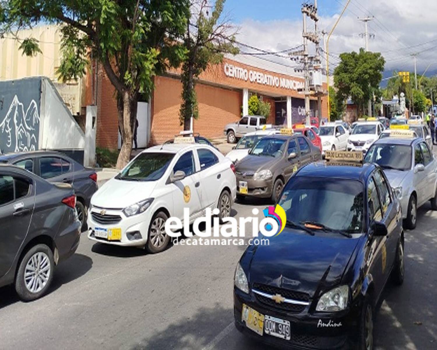 Taxistas se manifestaron contra el funcionamiento de UBER 