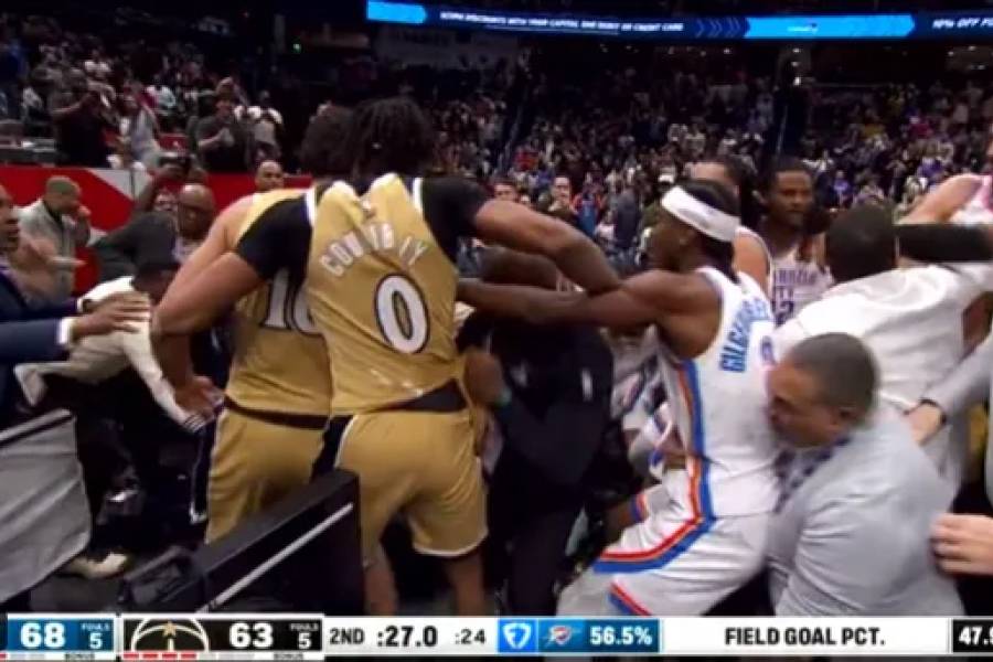 Los jugadores terminaron a las piñas entre el público en un partido de la NBA