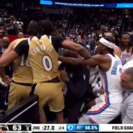 Los jugadores terminaron a las piñas entre el público en un partido de la NBA
