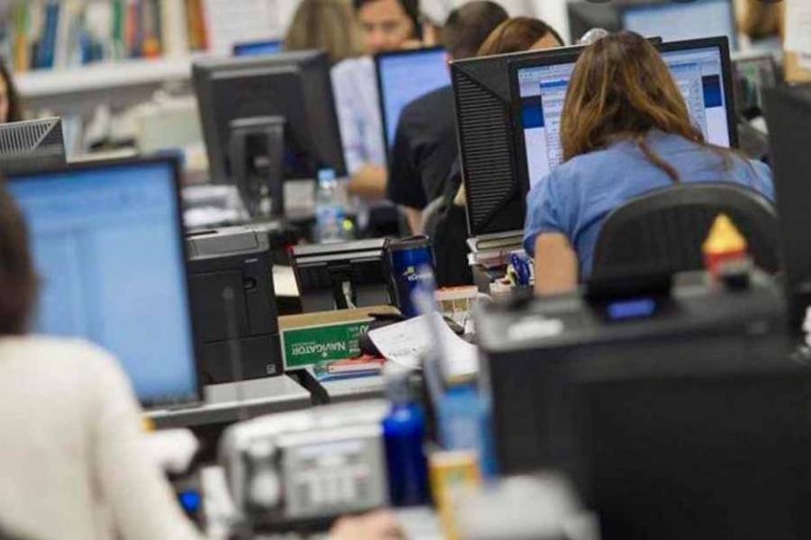 Sueldos estatales: el calendario de aumentos mes a mes y los nuevos topes fijados por decreto