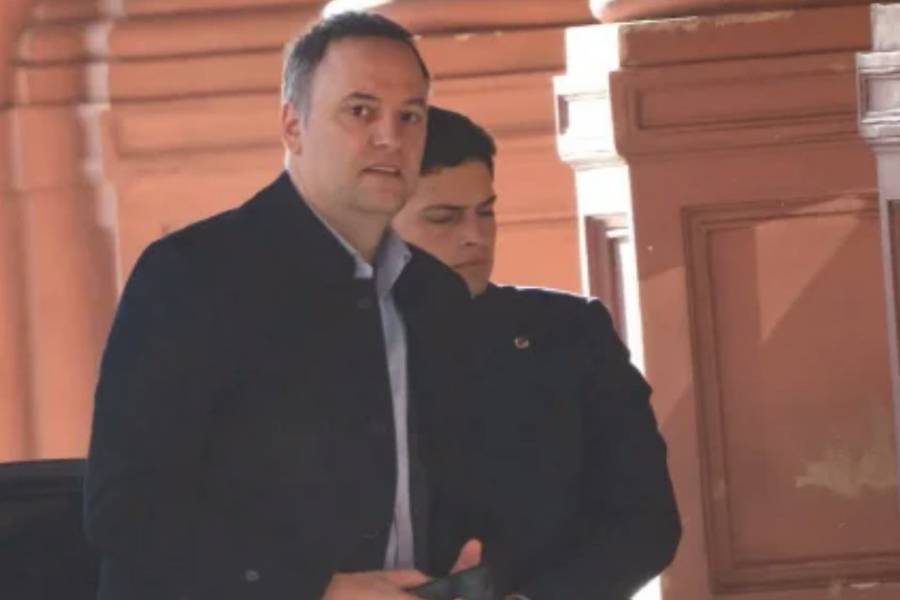 Adorni compró un departamento en Caballito por USD 230.000 con una hipoteca privada