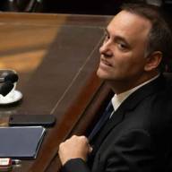 El Gobierno negocia con gobernadores y cree que no habrá quórum en la sesión para interpelar a Manuel Adorni