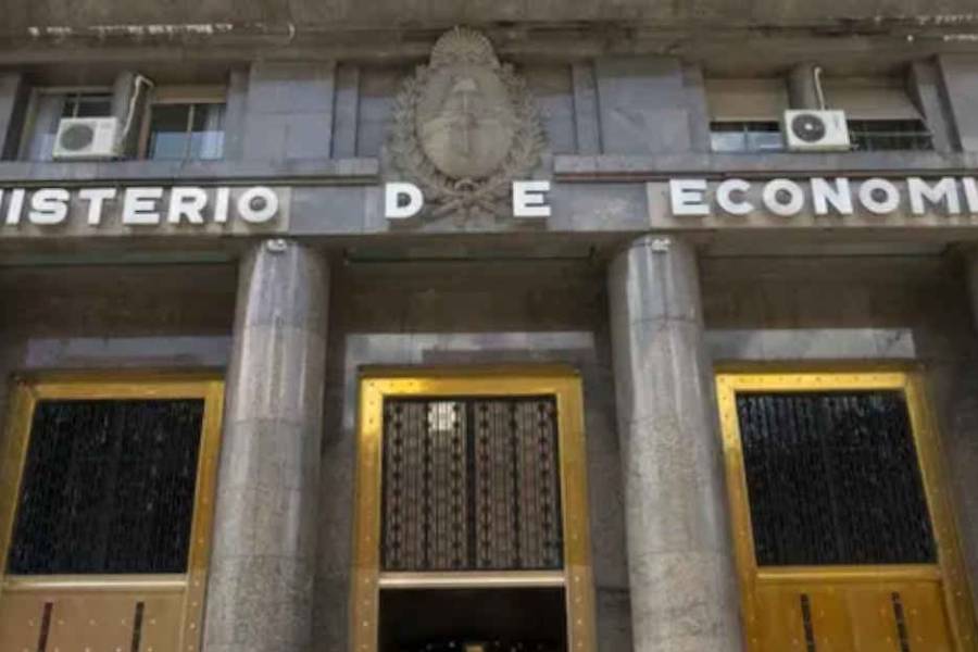 Amenaza de bomba en el Ministerio de Economía: evacuaron a todo el edificio