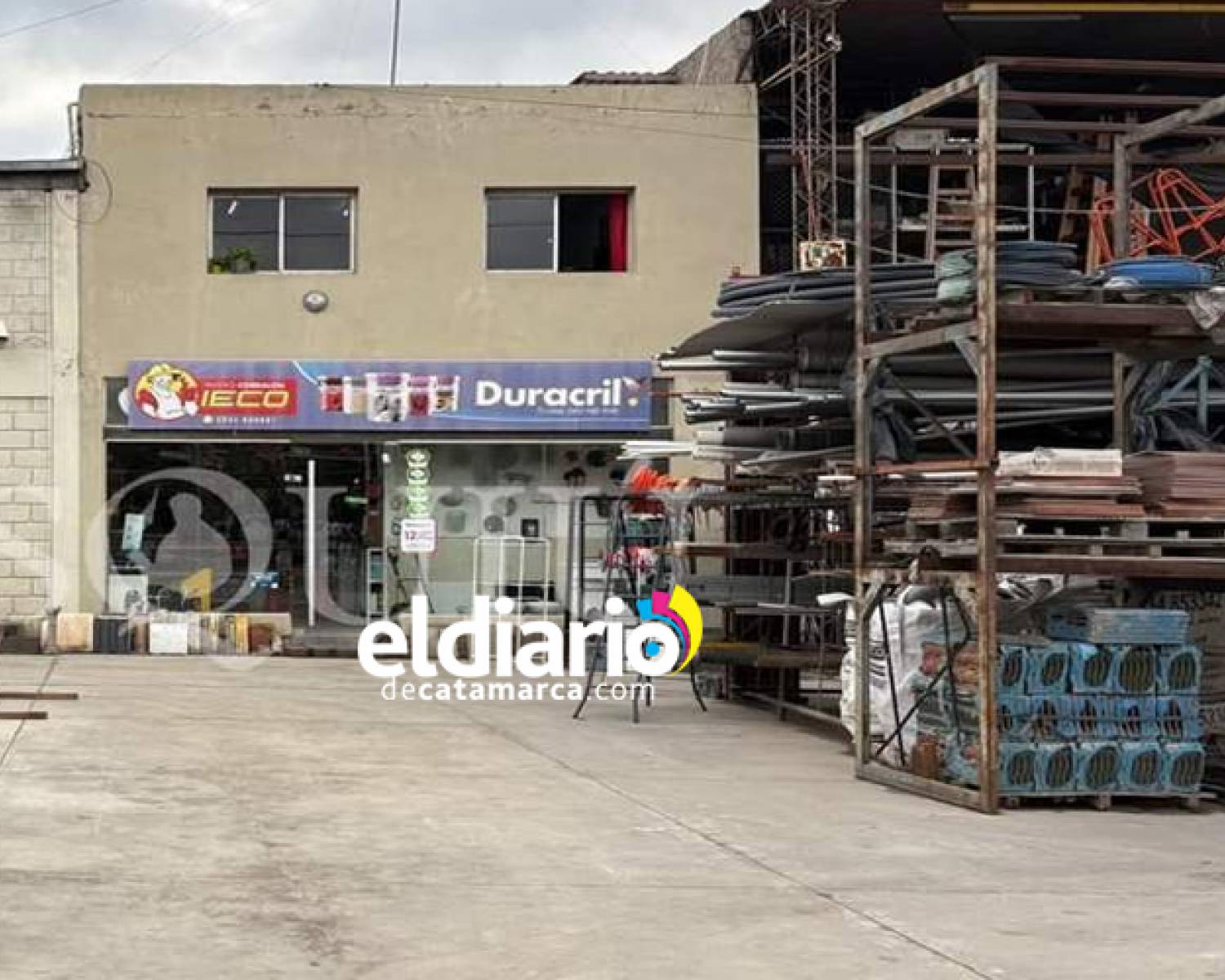 Roban poco más de tres millones de un corralón