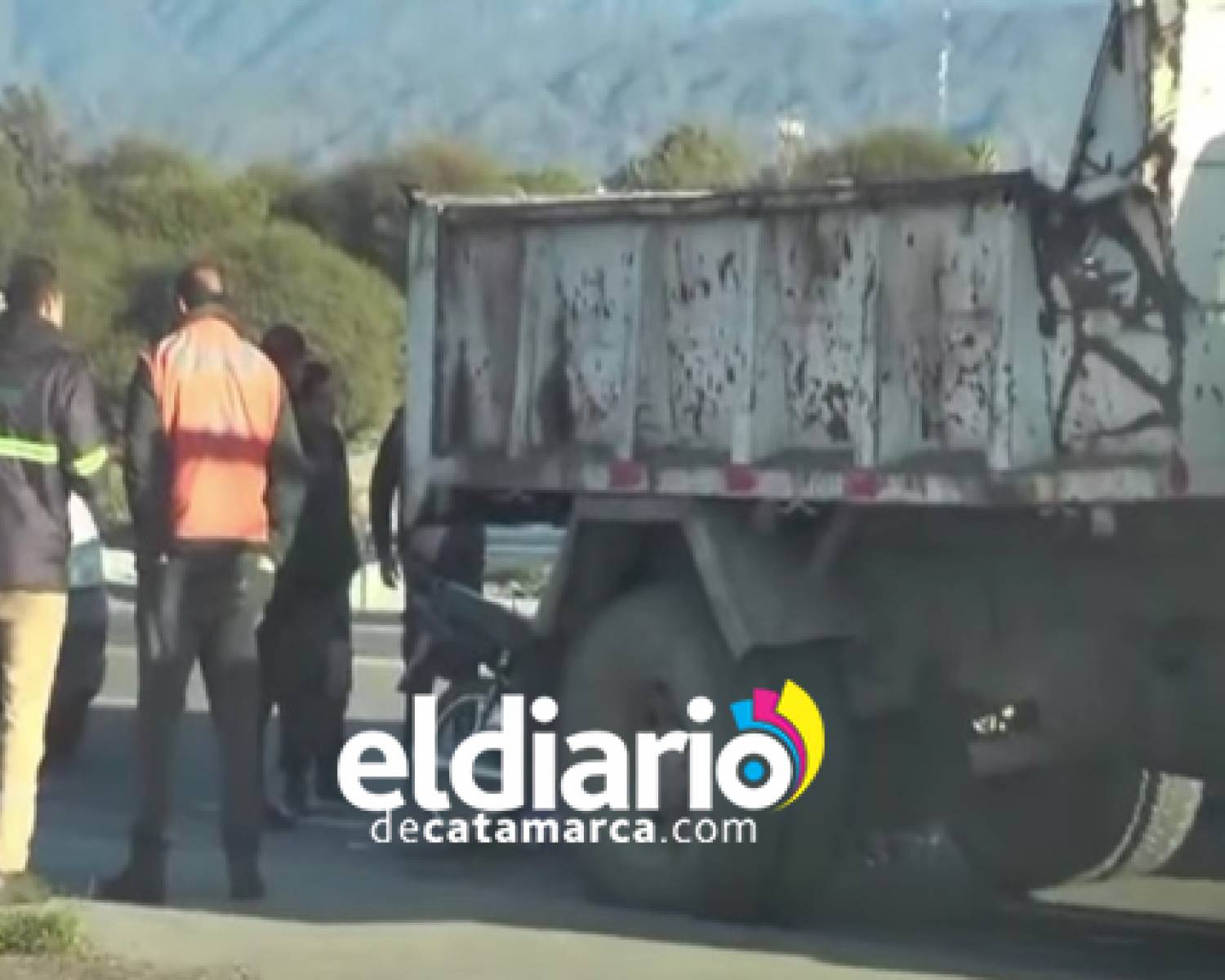 Suboficial de Policia murió tras impactar contra un camión de Vialidad Provincial