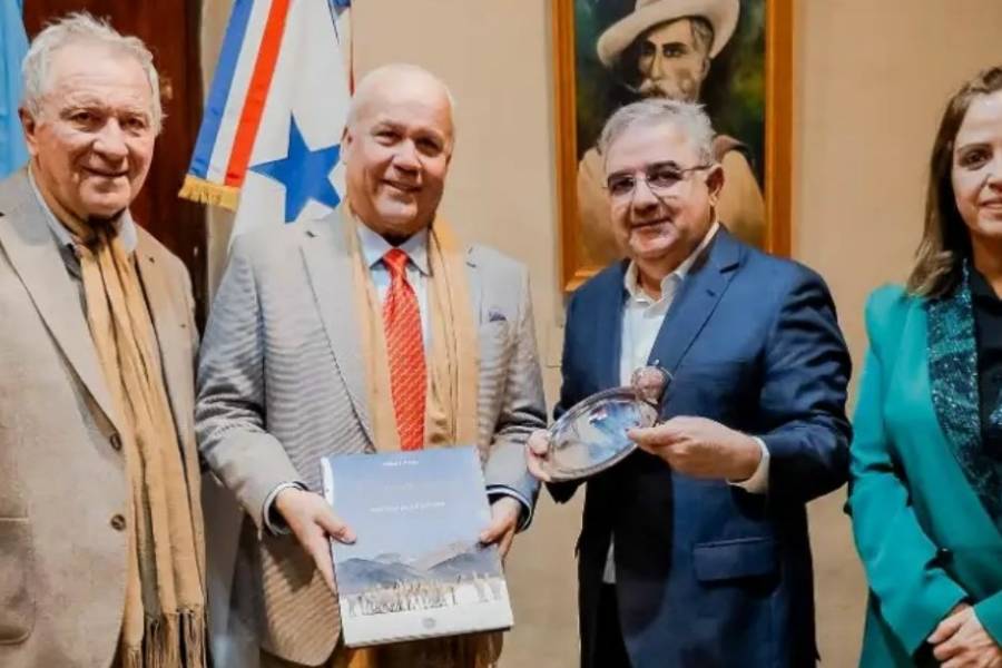 El Embajador de Panamá en Argentina se reunió con el gobernador Jalil