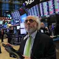 Wall Street: los activos argentinos caen y el riesgo país no logra quebrar los 400 puntos