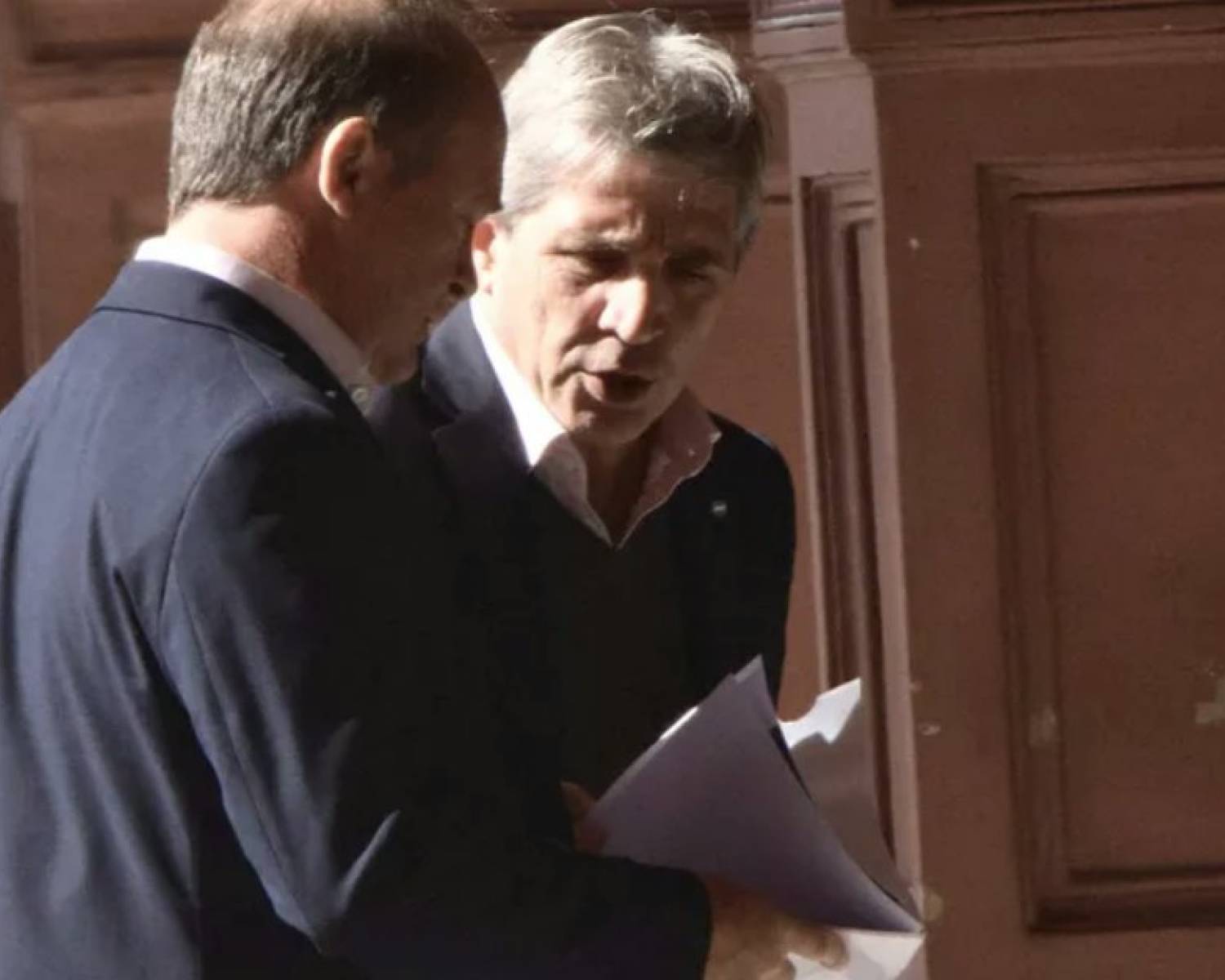 Inocencia Fiscal: el Gobierno les prohibirá a los funcionarios blanquear dólares del colchón