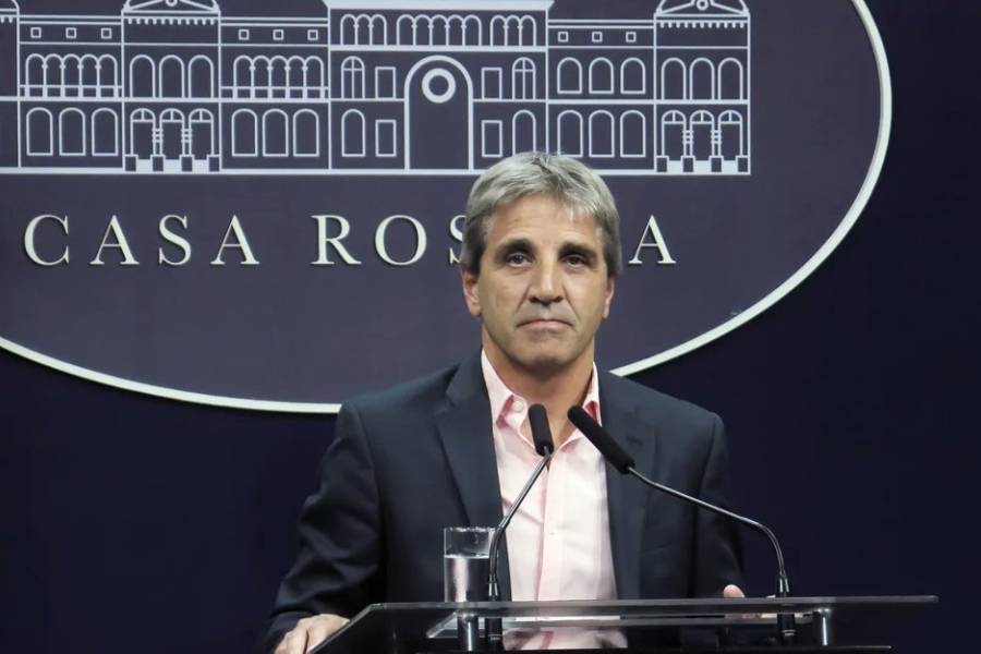 Confirmaron el sobreseimiento de Caputo en la causa por la emisión de un bono a 100 años