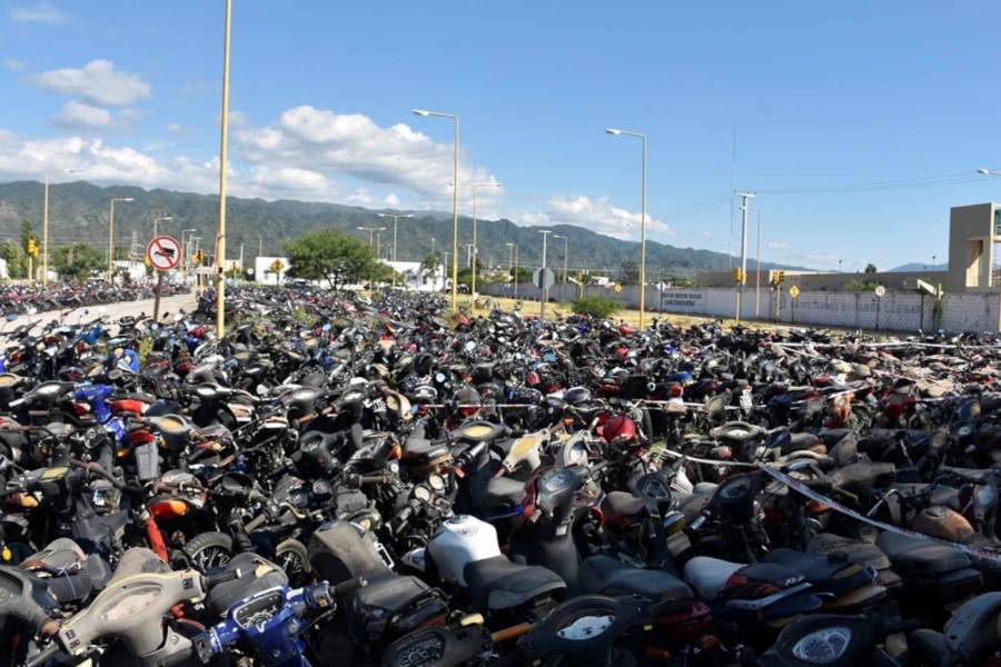 Por desborde de vehículos procederá a la compactación de motos
