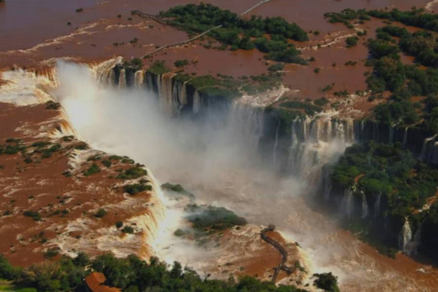 Cataratas del Iguazú: el circuito Garganta del Diablo está inhabilitado por aumento del caudal de agua