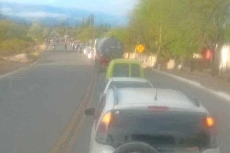 Santa María: Vecinos cortan ruta 40 en reclamo de agua potable