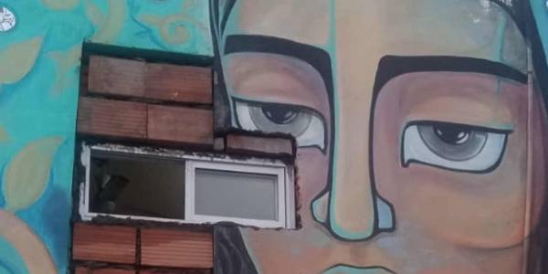 Plaza “El Maestro”: Destruyen mural de la Virgen del Valle para instalar una ventana